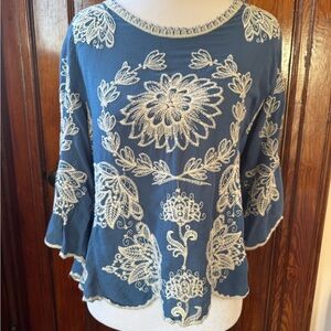 Solitaire Embroidered top with scalloped hem